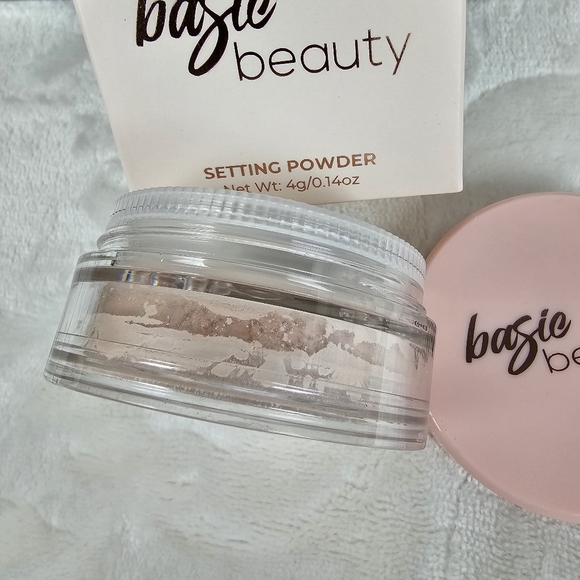 Basic Beauty Translucent Setting Powder - Picture 4 of 4